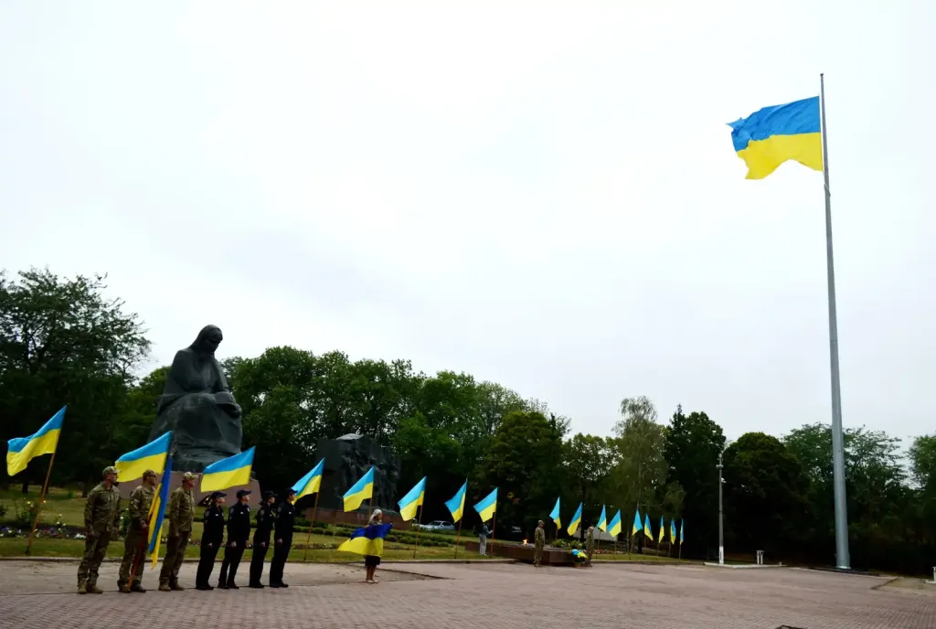 У Кропивницькому підняли найбільший в області Державний Прапор України