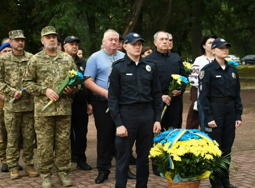 У Кропивницькому на День прапора підняли нове полотнище найбільшого стяга області