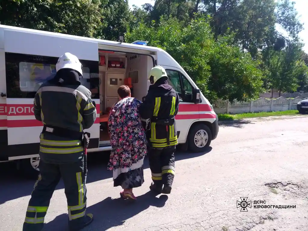 У Знам’янці рятувальники витягнули з квартири непритомну жінку