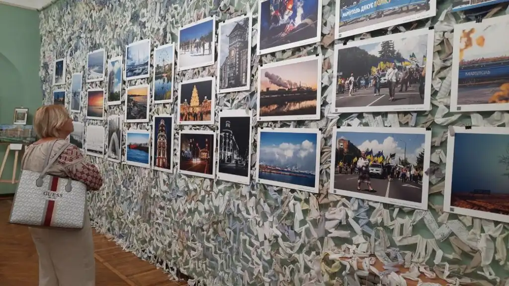 У Кропивницькому презентували фотовиставку про довоєнний Маріуполь