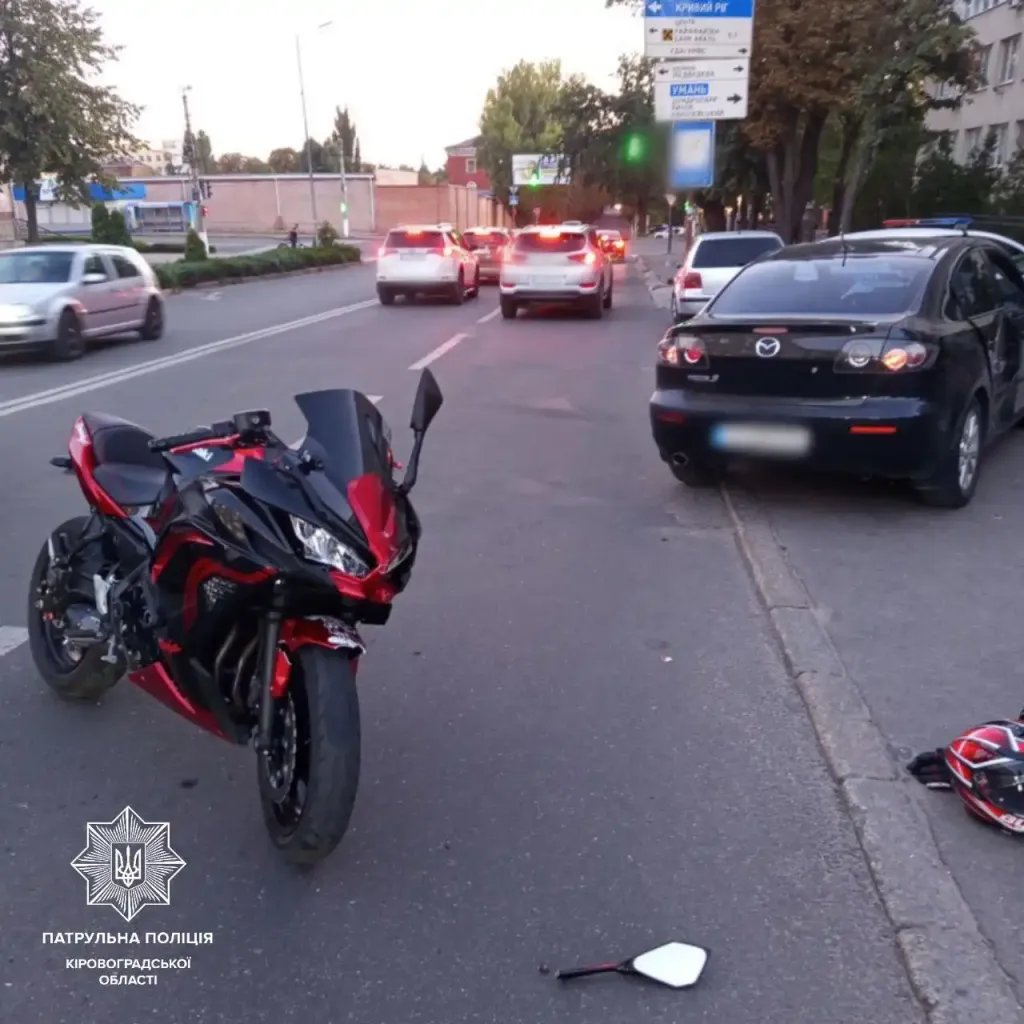 У Кропивницькому сталася ДТП за участю легковика та мотоцикла