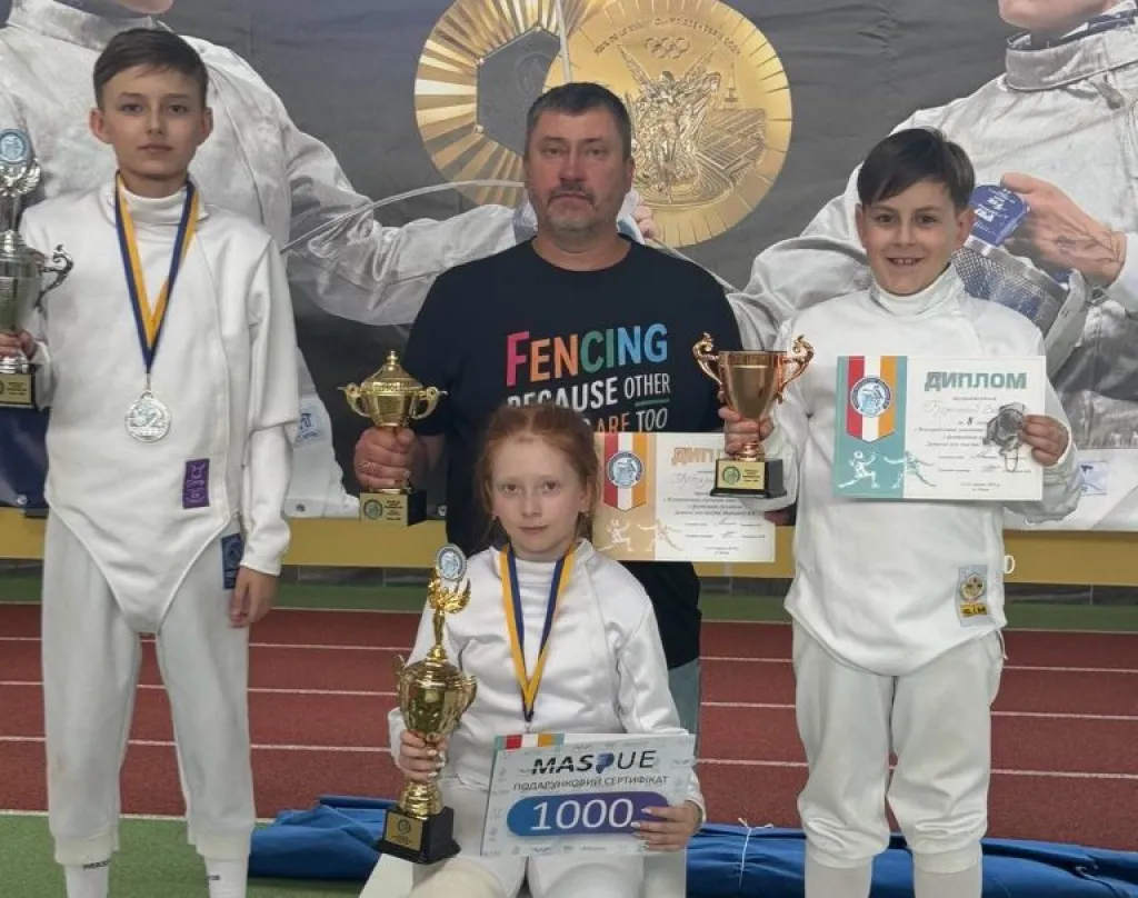 В Олександрії запрошують дітей на заняття з фехтування