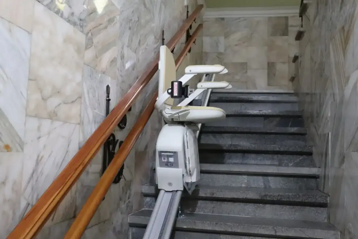 У Кропивницькому в музеї встановили підйомник для людей з інвалідністю