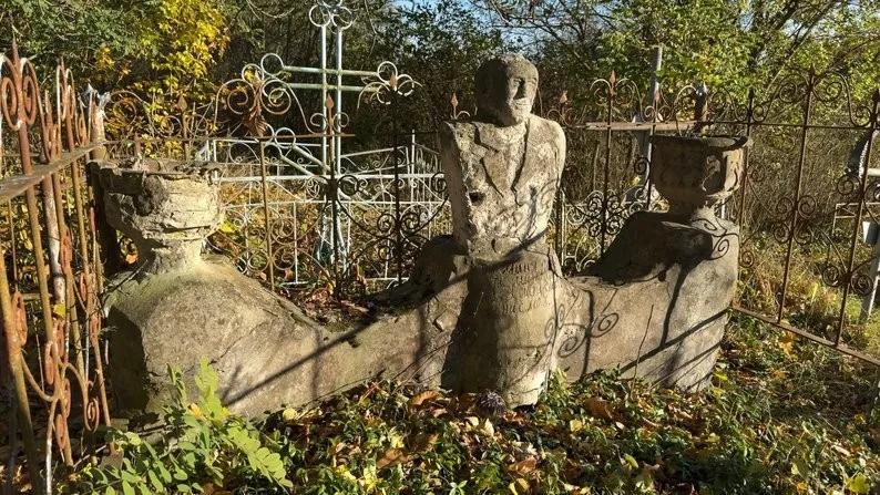 Монумент любові з Купина: як чоловік із Хмельниччини сам створив пам’ятник дружині
