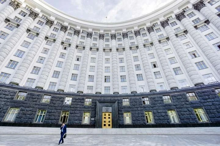 Підвищення мінімалки у 2026 році: чому зарплатні конверти українців не стануть важчими