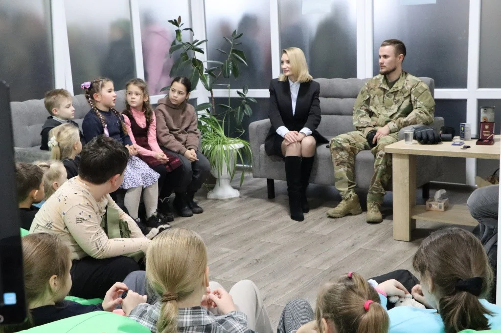 Учні Олександрії зустрілися з ветераном у День Гідності та Свободи
