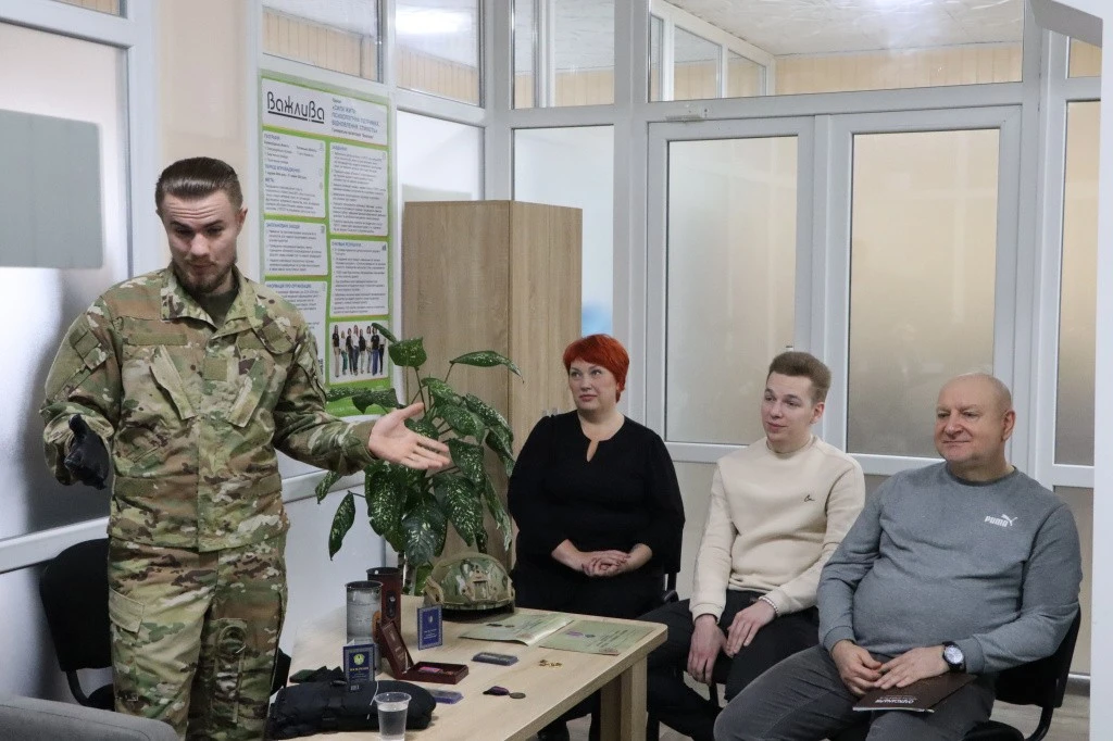 Учні Олександрії зустрілися з ветераном у День Гідності та Свободи