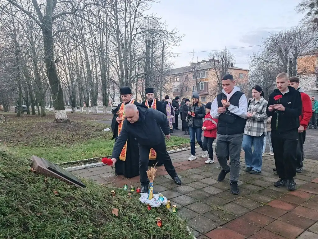 Знам’янська громада відзначила річницю Голодомору спільною молитвою та вшануванням пам’яті