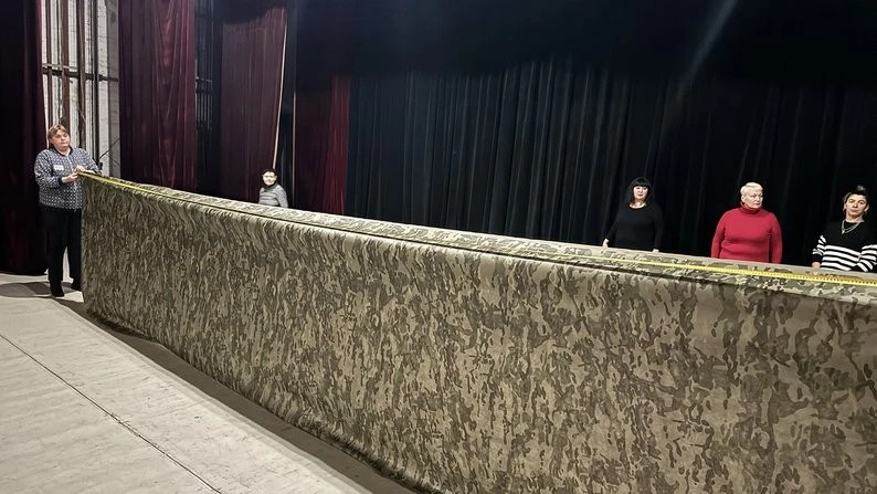 У Новоукраїнці шукають тканину, щоб не зупинити виготовлення маскувальних сіток для фронту