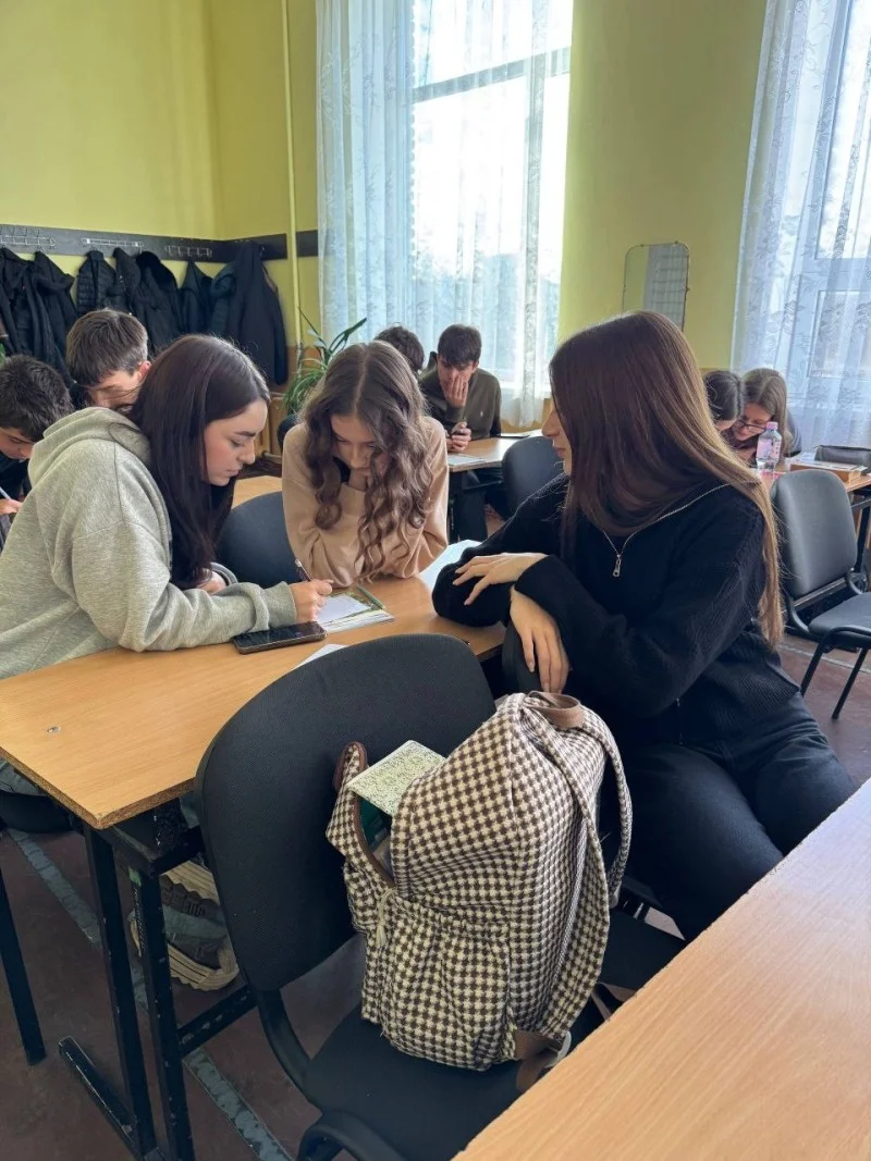 Урок цифрової стійкості: як старшокласники вчаться протидіяти онлайн-маніпуляціям