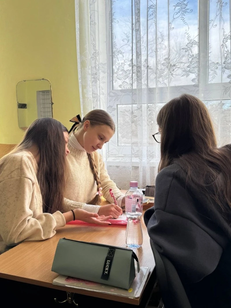 Урок цифрової стійкості: як старшокласники вчаться протидіяти онлайн-маніпуляціям