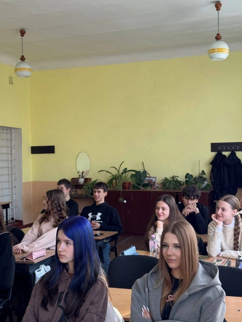 Урок цифрової стійкості: як старшокласники вчаться протидіяти онлайн-маніпуляціям