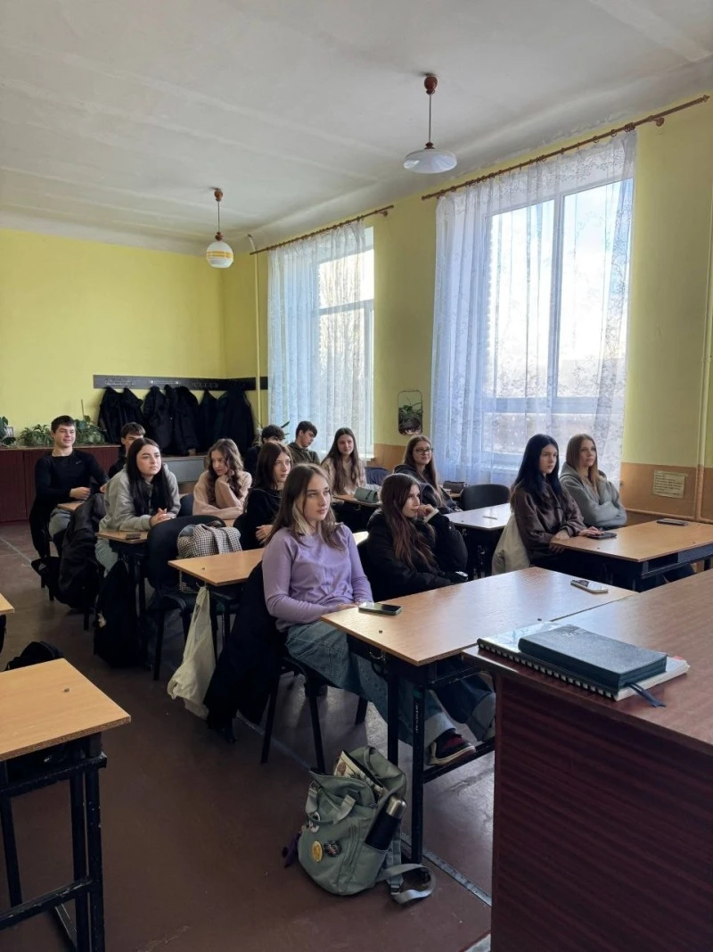 Урок цифрової стійкості: як старшокласники вчаться протидіяти онлайн-маніпуляціям