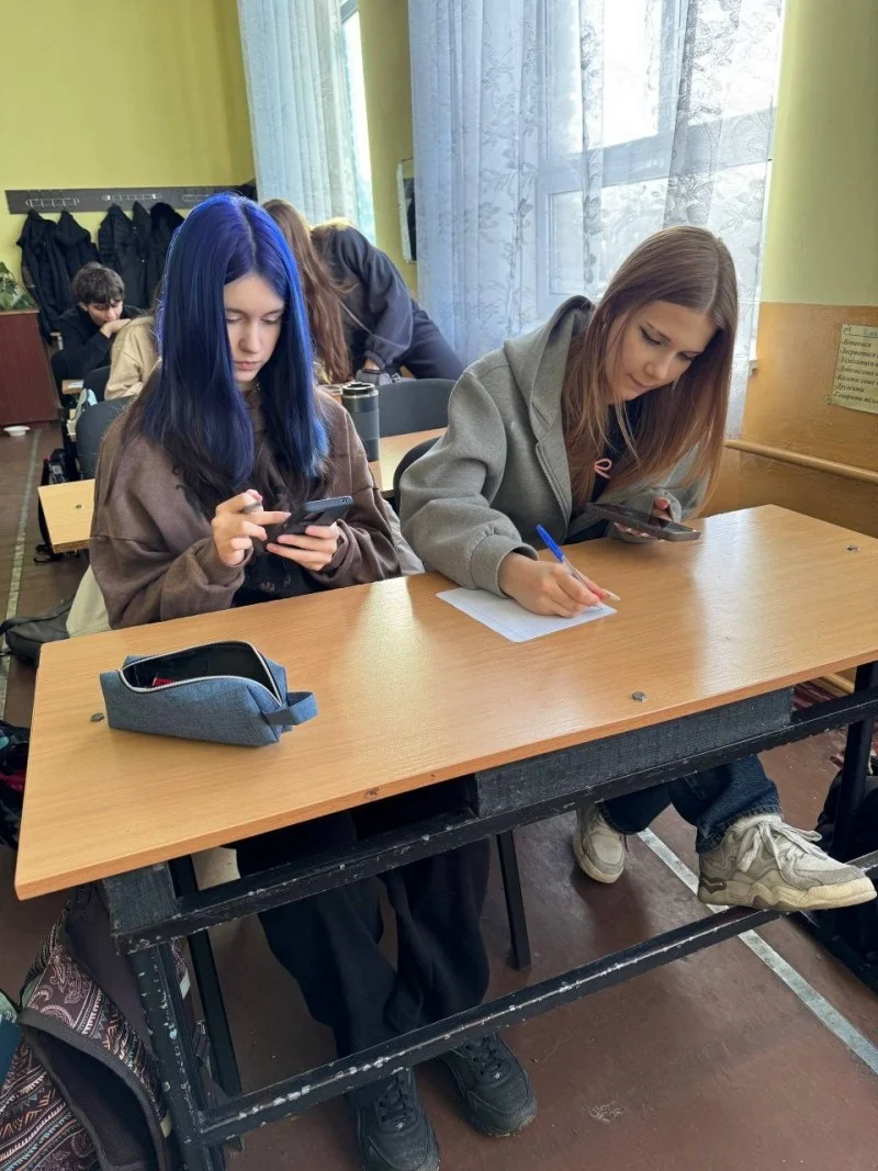 Урок цифрової стійкості: як старшокласники вчаться протидіяти онлайн-маніпуляціям