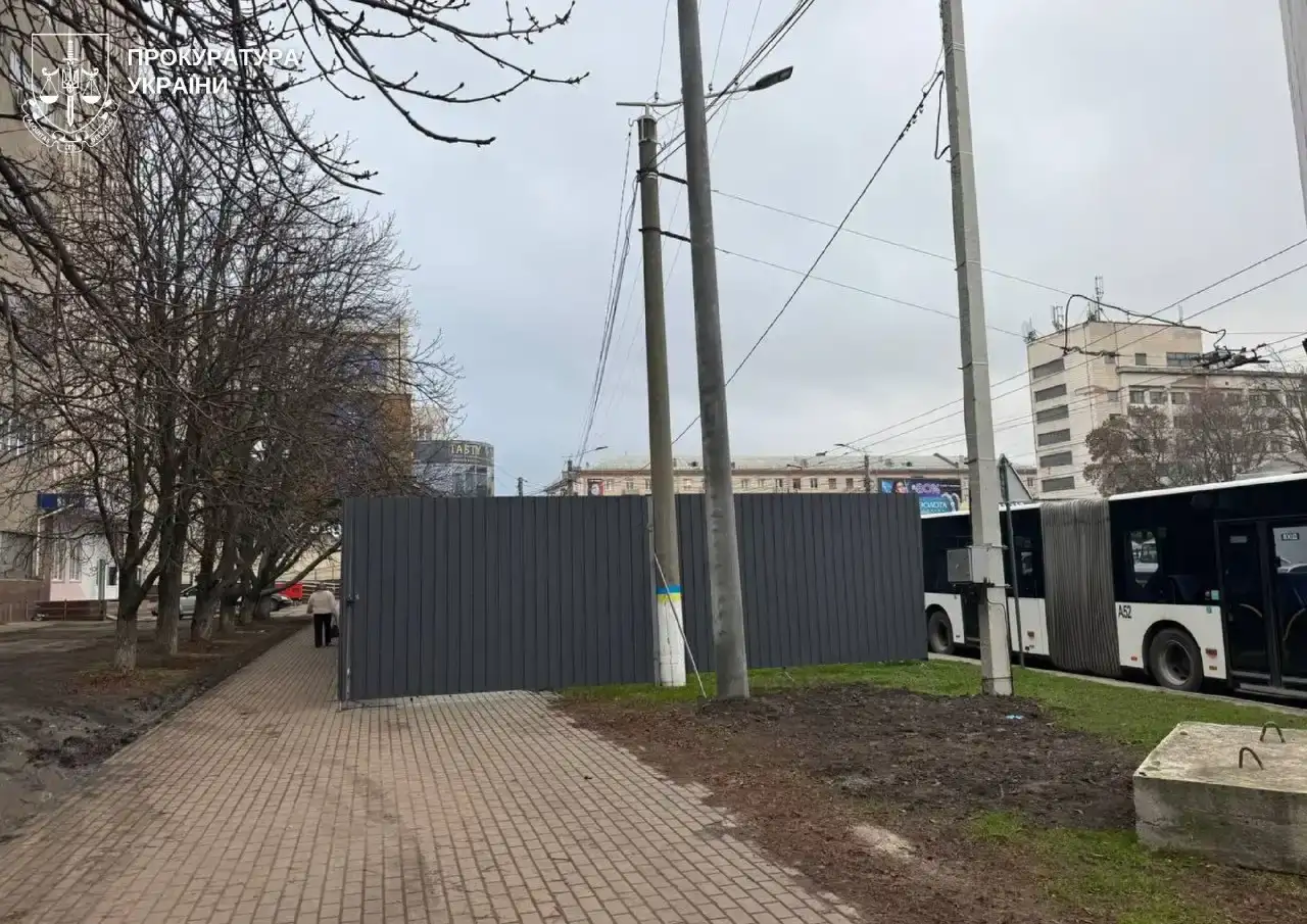 У Кропивницькому прокуратура вимагає через суд зупинити будівництво споруди біля укриття
