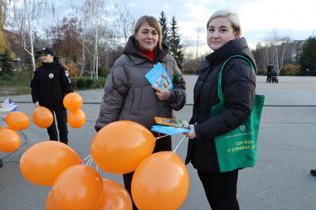 В Олександрії нагадали про небезпеку насильства: на Соборній провели просвітницьку акцію