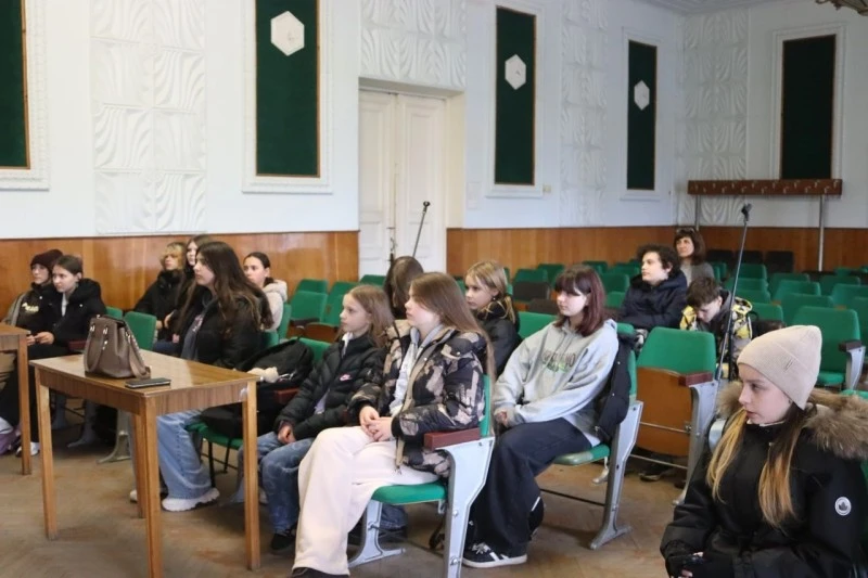 Світловодські ліцеїсти зазирнули у щоденну роботу міської влади