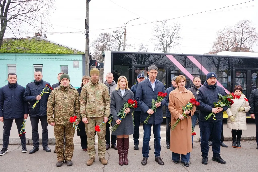 До річниці визволення Олександрії містяни вшанували загиблих воїнів покладанням квітів