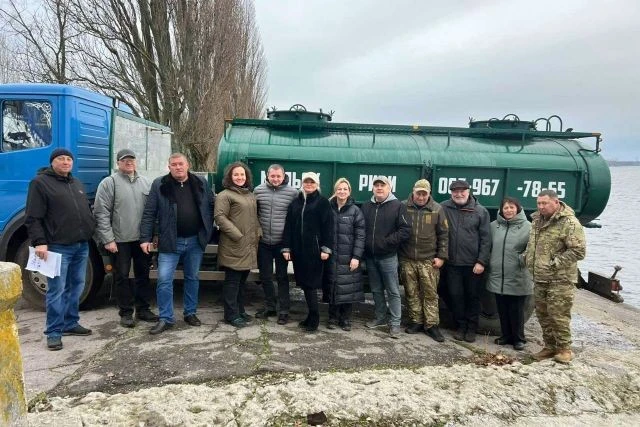 Кременчуцьке водосховище у Світловодську поповнили майже 1,7 тонни товстолоба