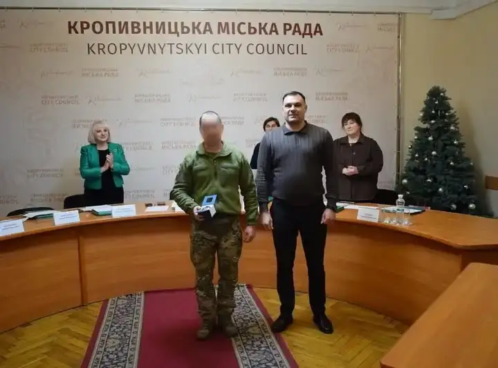 Військовому медику з Кропивницького вручили годинник за врятовані життя