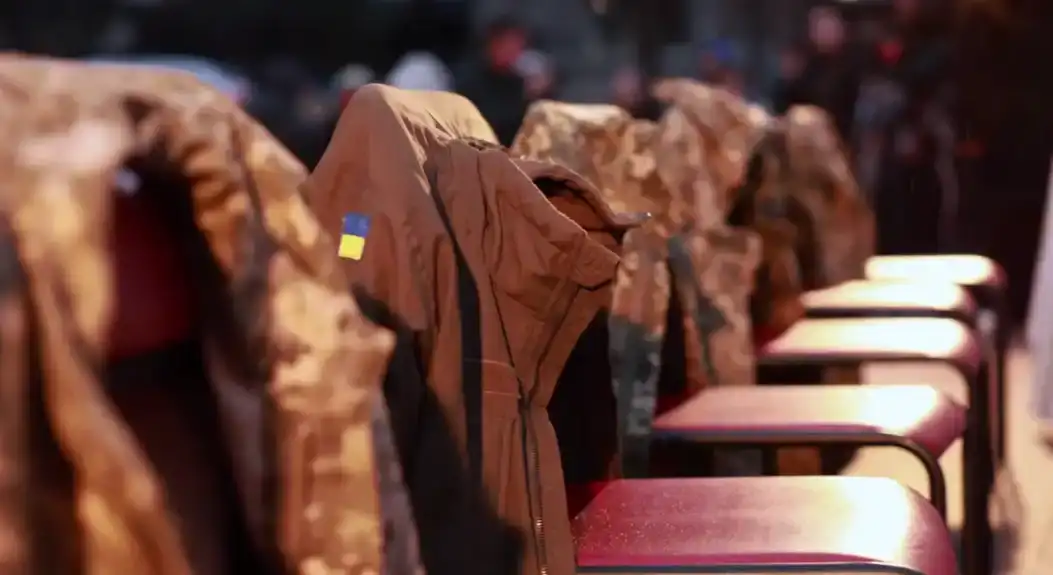 Порожні місця за різдвяним столом: у центрі Кропивницького вшанували полеглих захисників