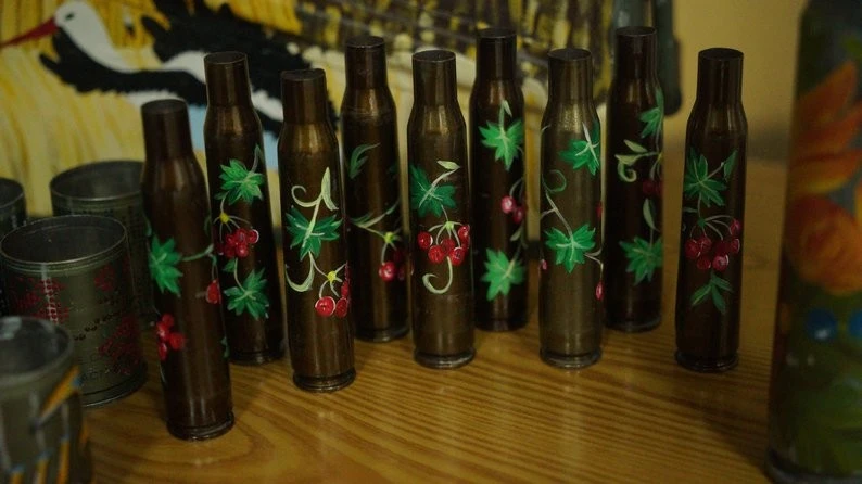 Війна у фарбах: студенти Кропивницького перетворюють військові артефакти на мистецтво