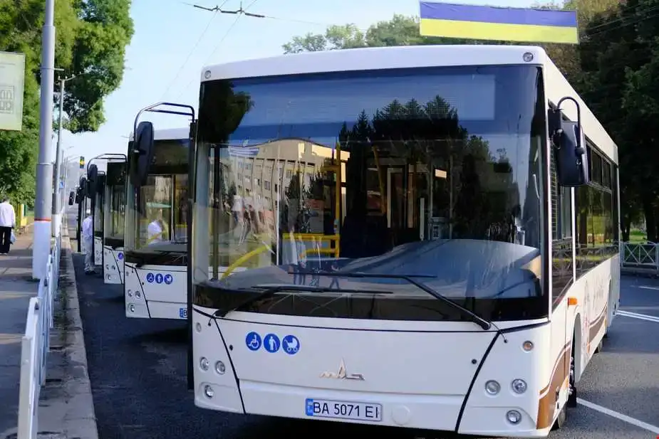 У Кропивницькому автобуси курсуватимуть за вихідним графіком з 1 січня