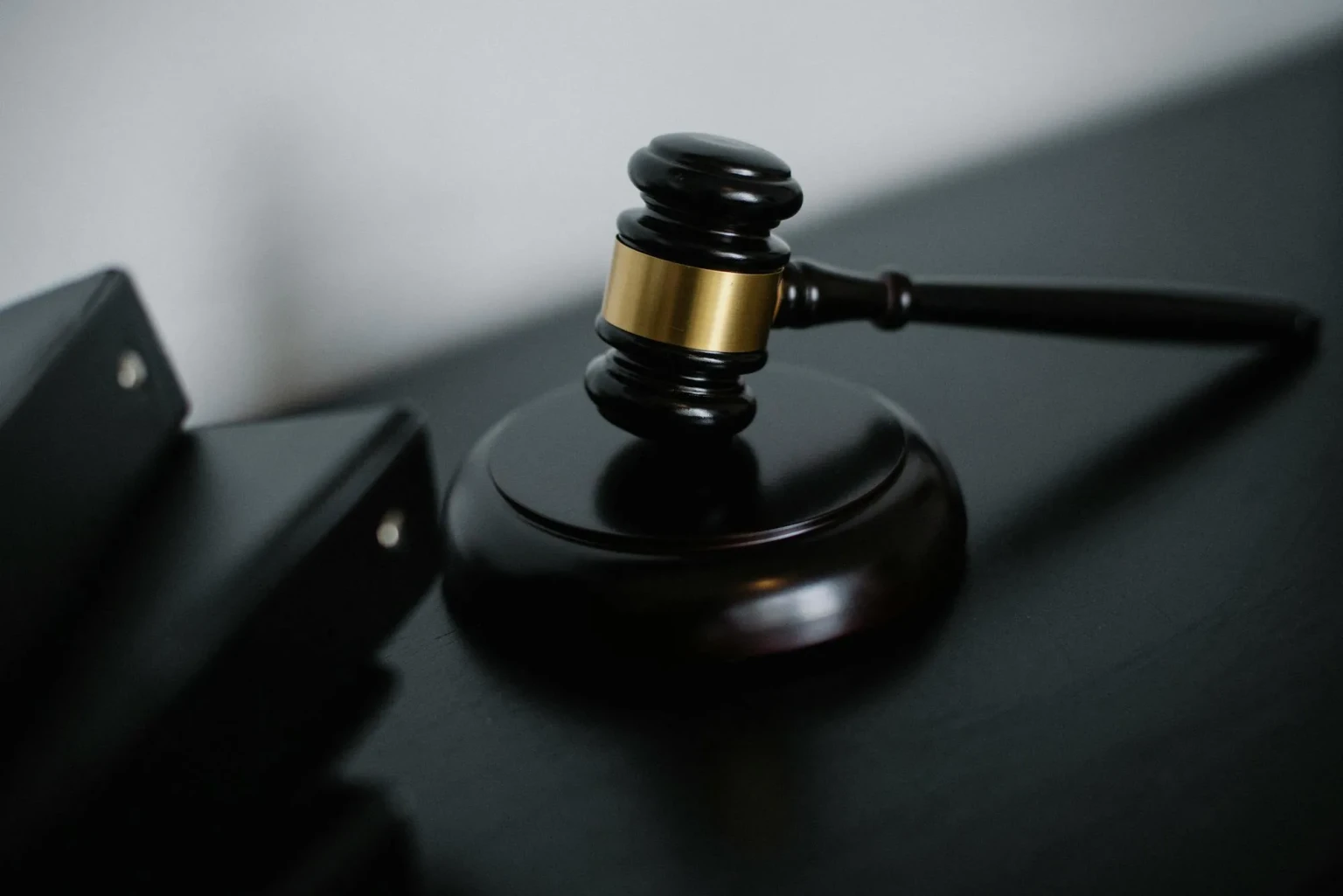 Ланцюги замість турботи: на Кіровоградщині матері-виховательці оголосили підозру