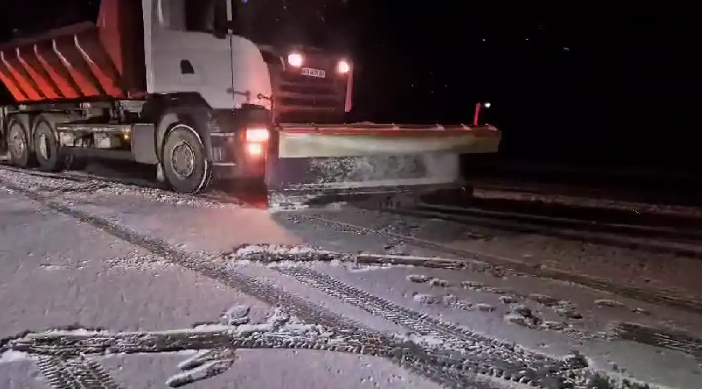 Сильний вітер і ожеледиця: водіїв на Кіровоградщині просять відкласти поїздки