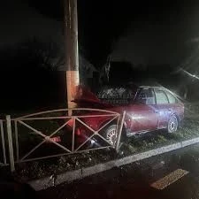 Після наїзду на електроопору в Кропивницькому водій зник