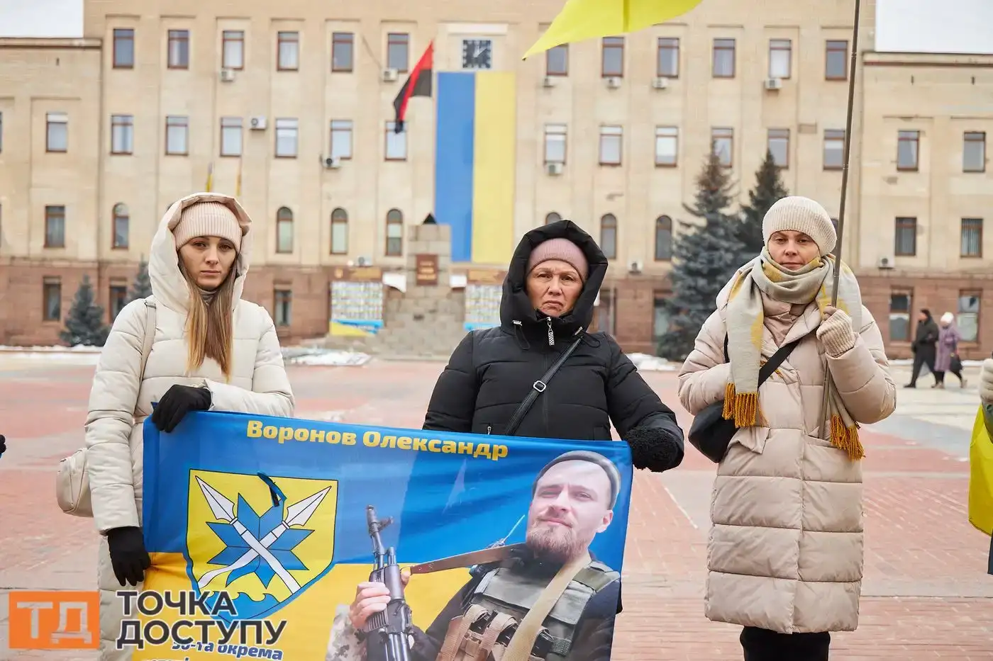 «Чекаємо і віримо»: у Кропивницькому рідні полонених та зниклих воїнів знову вийшли на площу