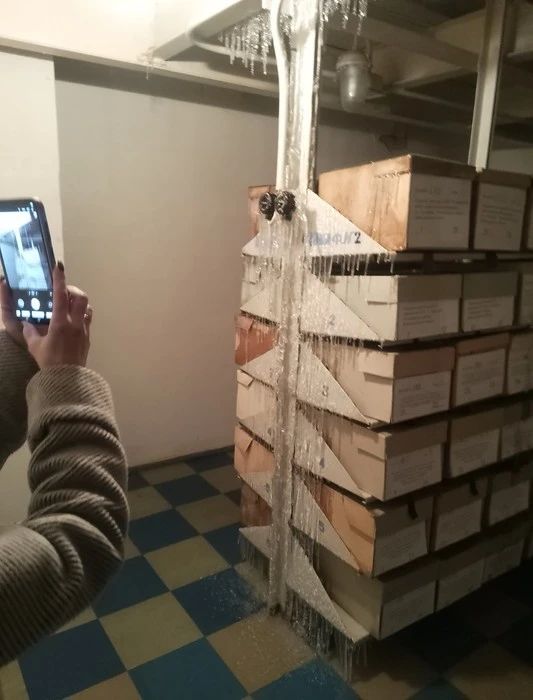 Історія під кригою: у Кропивницькому рятують замерзлі документи обласного держархіву