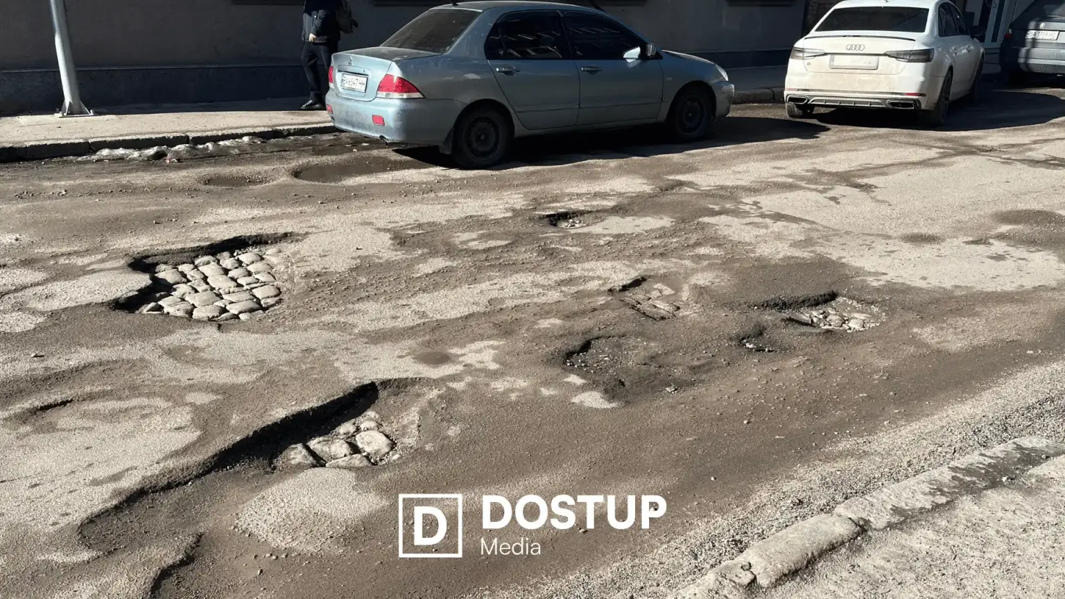 Привіт із ХІХ століття: розбиті дороги Кропивницького оголили істoричну бруківку