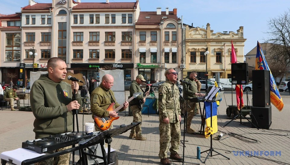Мистецький перегук епох: у Франківську презентували проєкт на честь легендарної 65-ї бригади