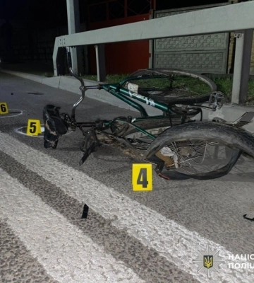 Трагедія на нічній трасі: у Кропивницькому районі вантажівка наїхала на велосипедиста