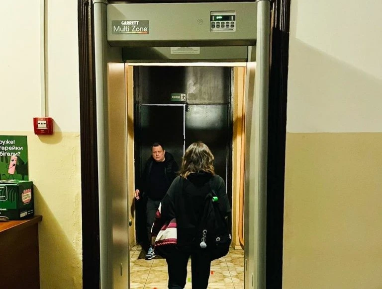 Безпека в пріоритеті: Олександрійський ліцей №10 отримав сучасний металодетектор