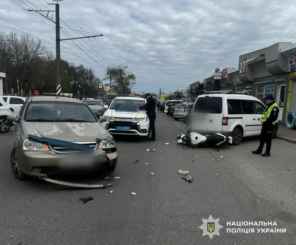 У Кропивницькому підліток-мотоцикліст постраждав у зіткненні з авто під час повороту