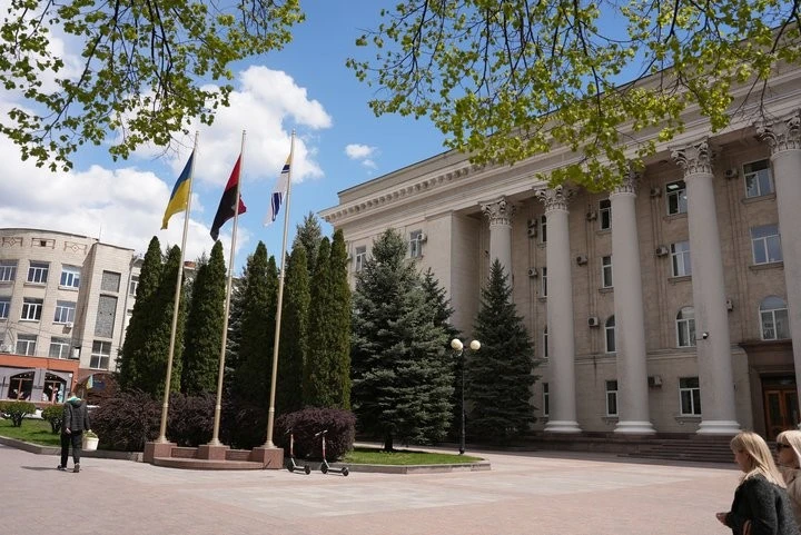 У Кропивницькому підняли прапор ВМС ЗСУ до річниці першого українського стяга на Чорноморському флоті