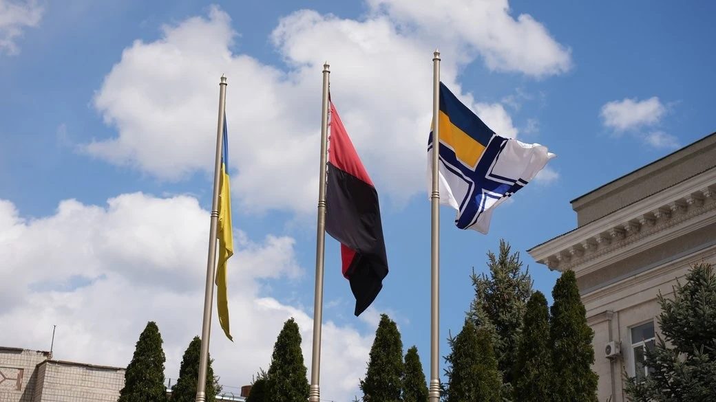 У Кропивницькому підняли прапор ВМС ЗСУ до річниці першого українського стяга на Чорноморському флоті